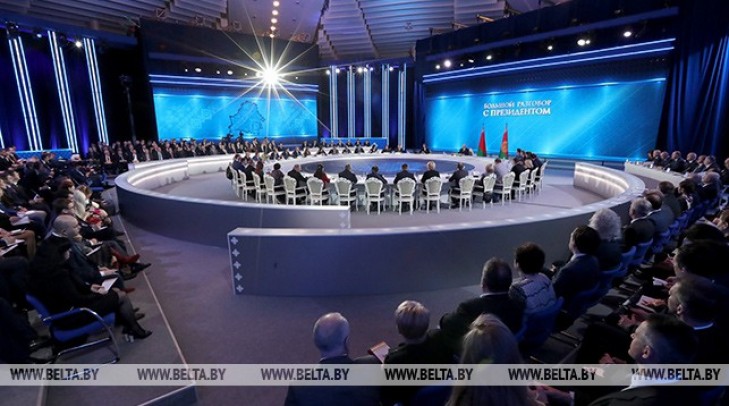 Президент Беларуси встретился с представителями общественности и СМИ