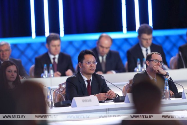 Китай – надежный партнер, который всегда подставляет плечо Беларуси – отметил Президент, отвечая на вопрос китайской журналистки