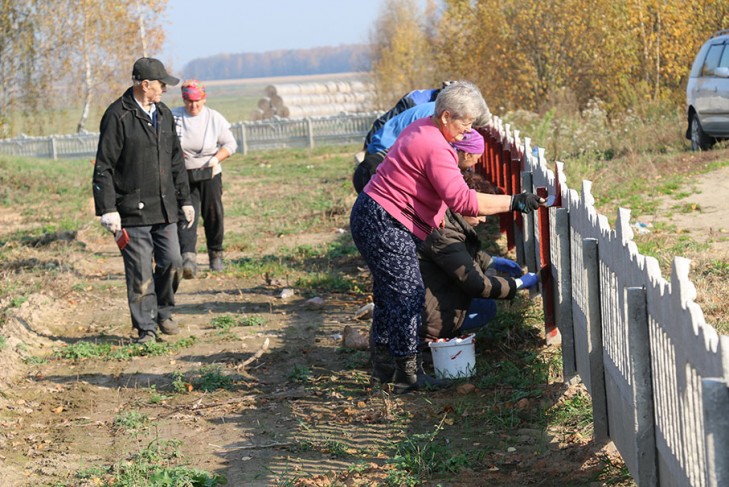 В Кажушках на кладбище навели порядок
