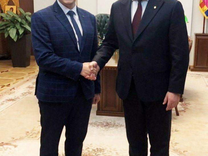 Во время молдавско-белорусского форума юный слутчанин сфотографировался с Президентом Молдовы