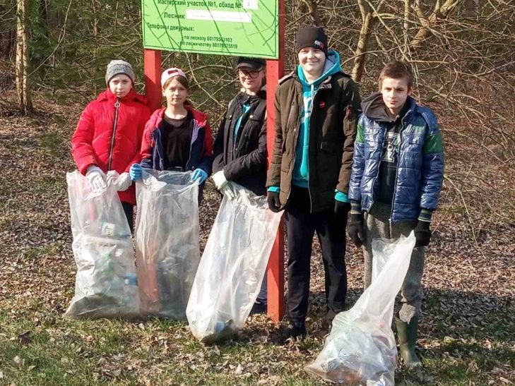 Зробім лес чысцей разам! Слуцкія школьнікі далучыліся да акцыі «Чысты лес»