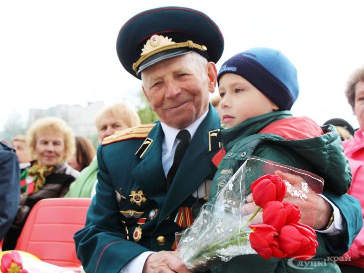 9 мая в Слуцке возложат цветы к братским могилам на мемориальном комплексе, к памятникам воинской славы