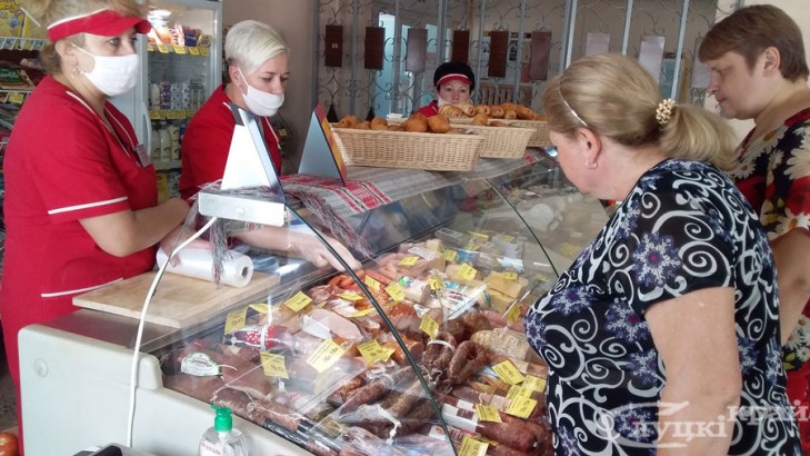 На участках для голосования организована выездная торговля