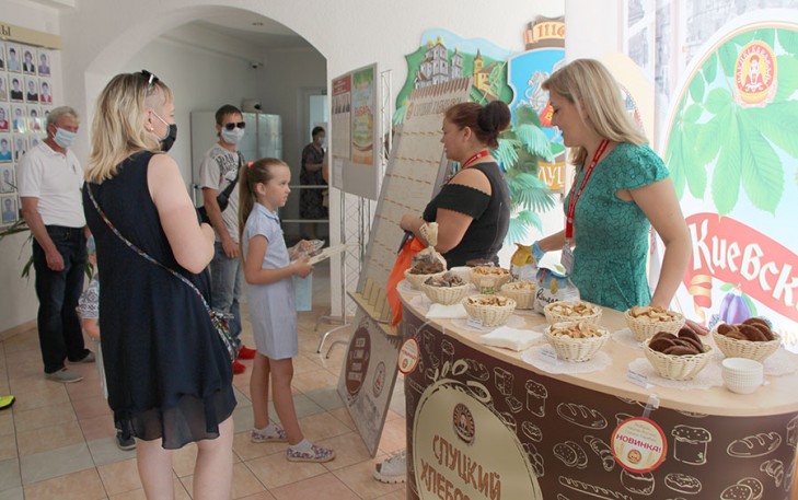 На ўчастку для галасавання №32 арганізавана дэгустацыя прадукцыі Слуцкага хлебазавода