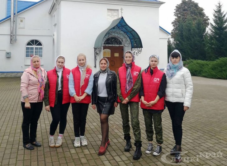 Участники волонтерских отрядов принимают участие в акции “Восстановление Святынь Беларуси”