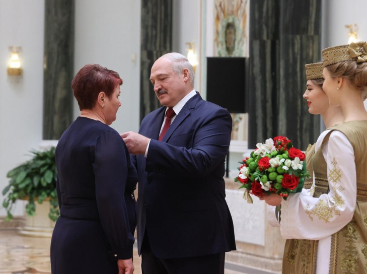 Труженики Слутчины получили награды от Президента