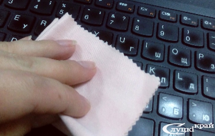 Нужно ли протирать клавиатуру антисептиком и как часто проветривать кабинет?