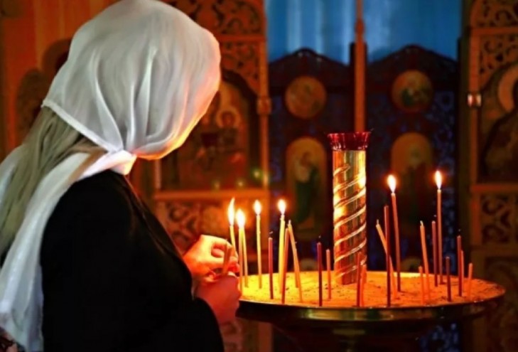 Православные верующие празднуют Введение во храм Пресвятой Богородицы