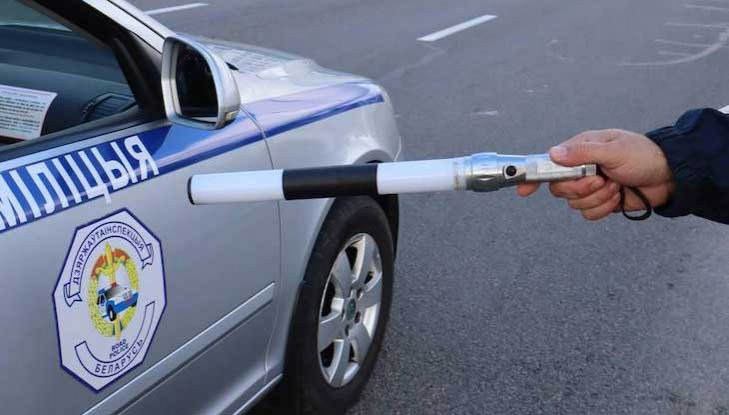 ГАИ контролирует соблюдение ПДД на служебных авто без привычной окраски