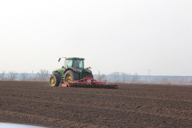 Белорусские аграрии провели сев ранних яровых более чем на половине площадей