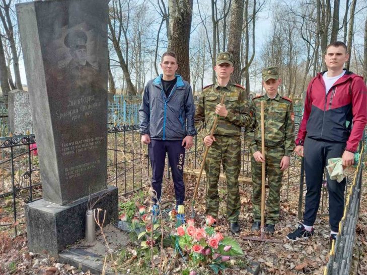 Члены первичной организации БРСМ Слуцкого РОВД и МОКУ навели порядок на месте захоронения старшины милиции Григория Ивановича Выскварки