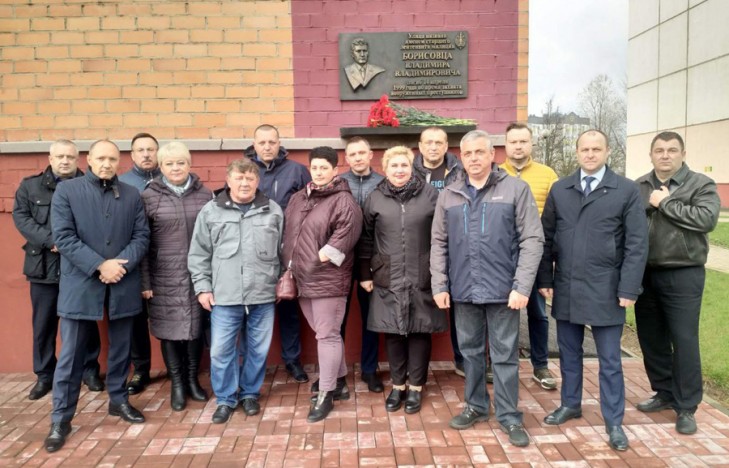 Слутчане чтят подвиг Владимира Борисовца