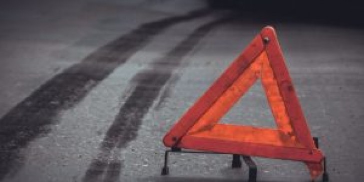 Пешеход перебегал дорогу в неположенном месте и попал под колеса автомобиля