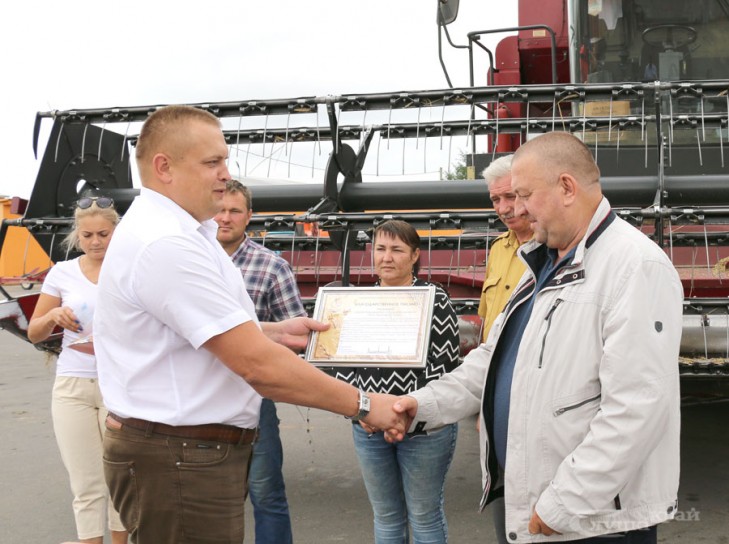 Аграрии района намолотили 88 360 тонн зерна. Более 10 тысяч тонн зерна намолотили в трех сельхозорганизациях