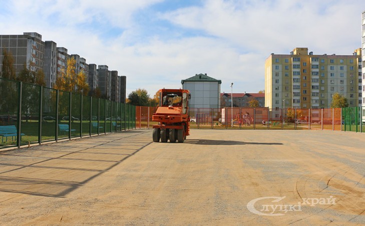 На Зеленой благоустраивают спортплощадку