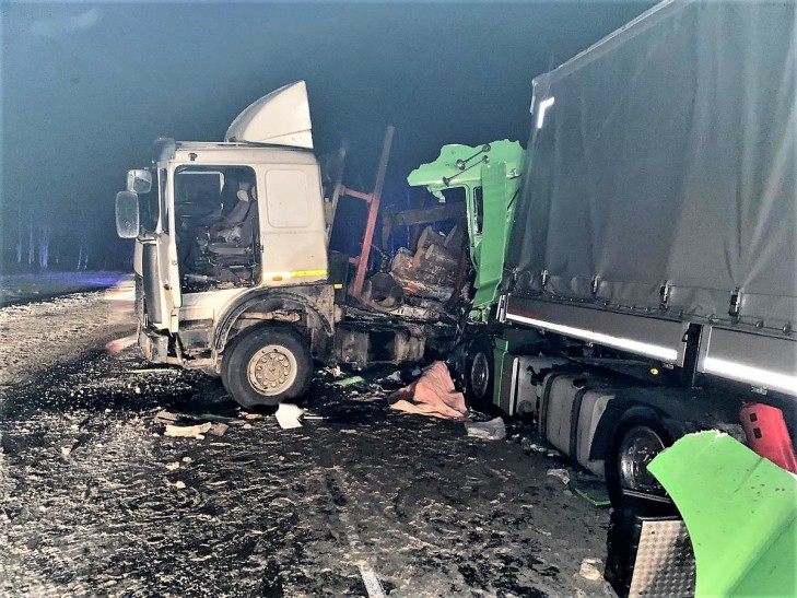 Под Слуцком грузовик столкнулся с фурой. Водитель фуры погиб