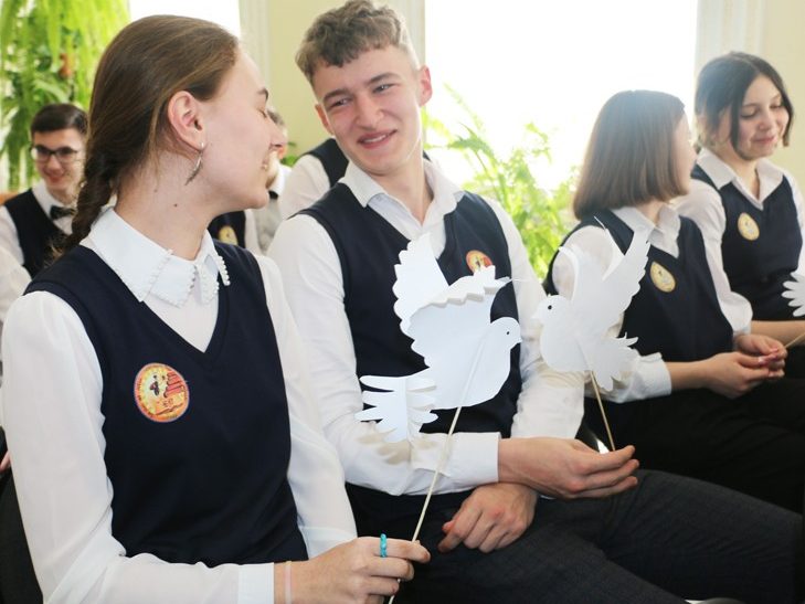 Гимназии №1 г. Слуцка присвоили звание «Школа мира»