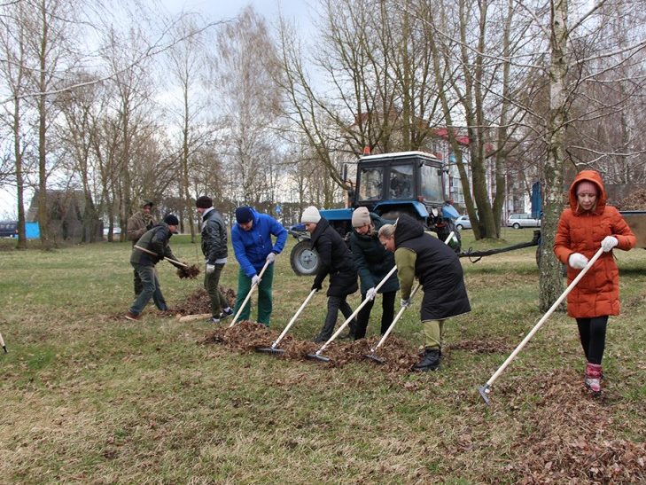 Слутчане приняли активное участие в республиканском субботнике