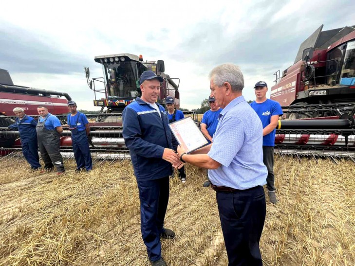 На Слутчине чествуют лидеров жатвы