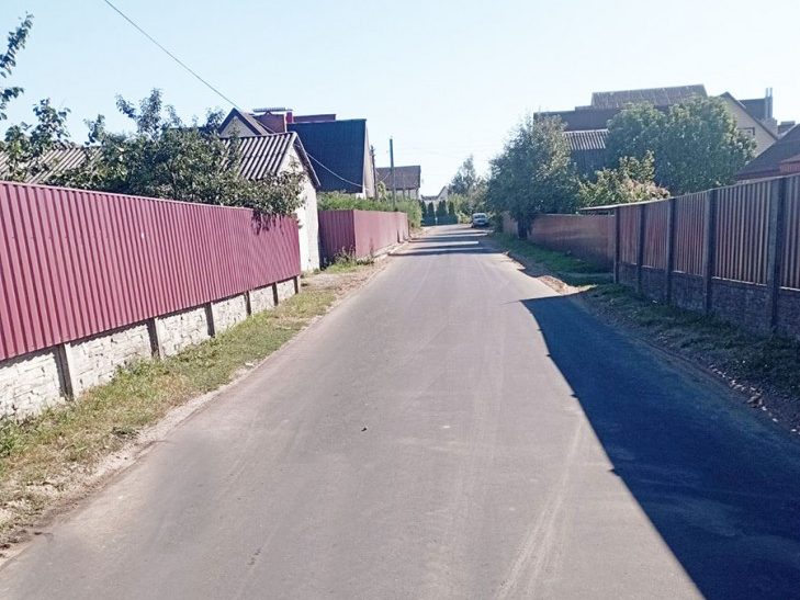 Фотофакт: по третьему переулку Урицкого в Слуцке – новое асфальтобетонное покрытие