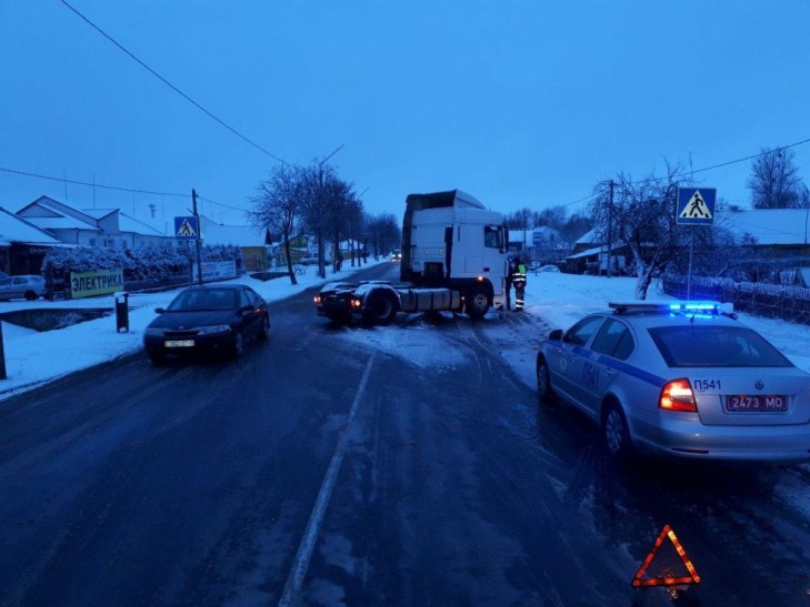 В Слуцке автомобиль «DAF» сбил девочку на пешеходном переходе