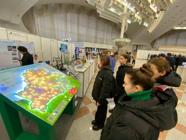 Учащиеся Минщины посещают выставку достижений белорусской науки «Беларусь интеллектуальная»