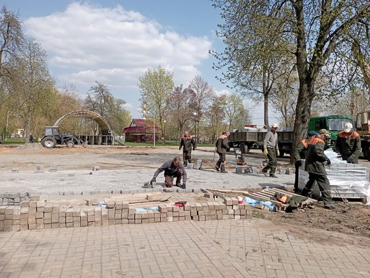 В городском парке ведут работы по благоустройству