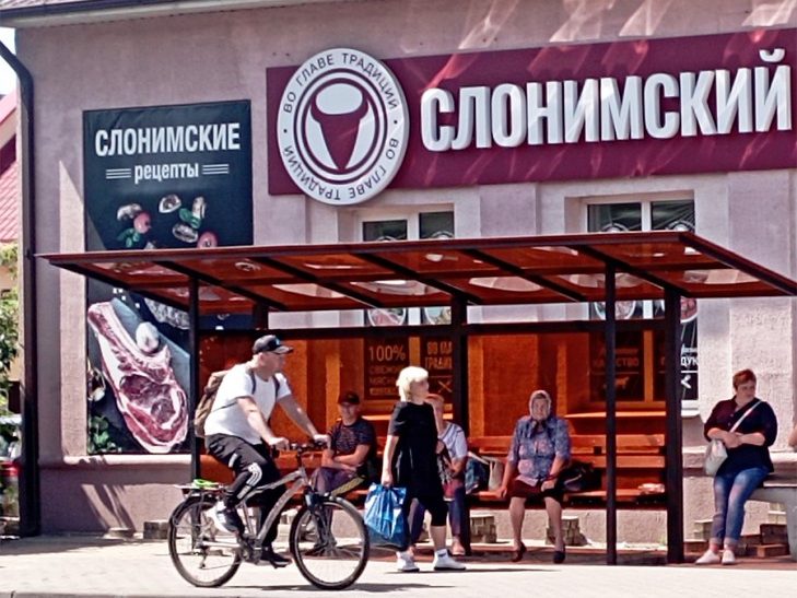 Новые навесы и остановочные павильоны устанавливают в Слуцке