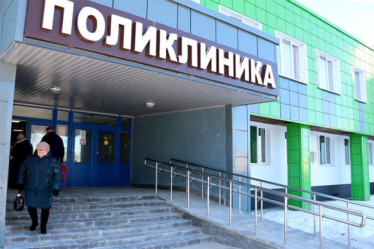 После ремонта крыльца и ступеней в Слуцкой ЦРБ открыли центральный вход в поликлинику