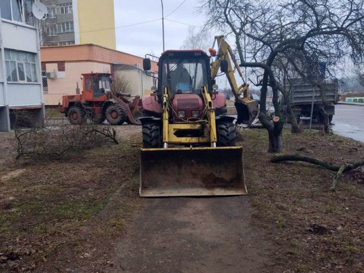 По ул. Социалистической (172 – 176) начинаются работы по обустройству тротуарной дорожки