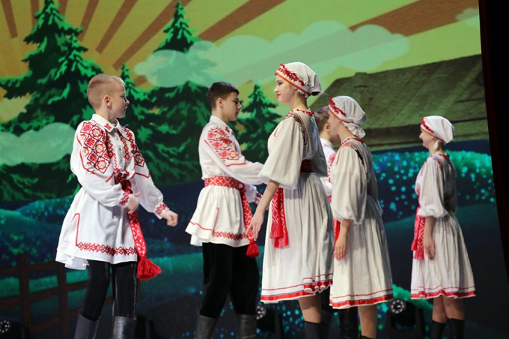 На участках для голосования Слутчины проходят концертные программы, работают интерактивные площадки