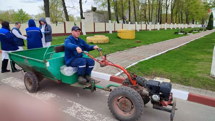 Работники ОАО “Слуцкий мясокомбинат” приняли активное участие в республиканском субботнике