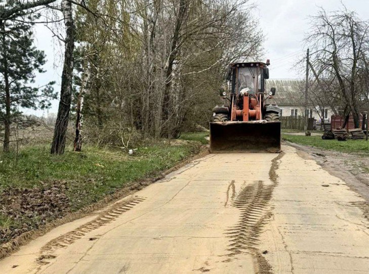 На Слутчине продолжают подсыпку и грейдирование дорог