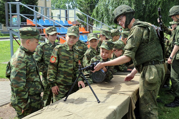 Воспитанники военно-патриотического лагеря «Защитник» побывали в гостях у 30-й отдельной железнодорожной бригады