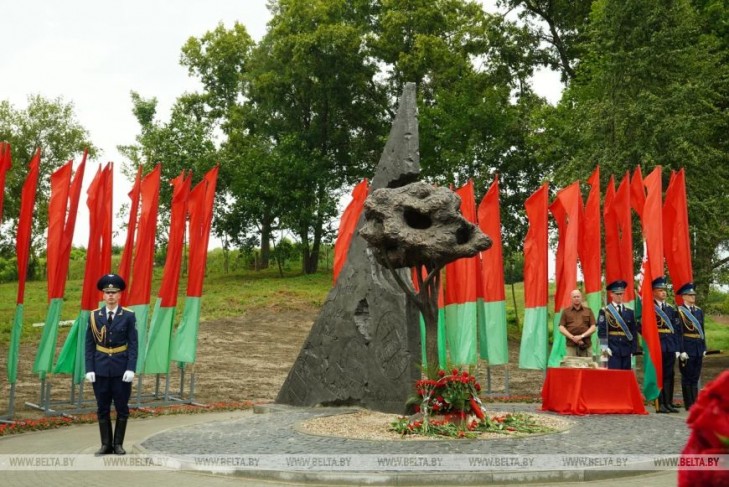 Монумент “Живая память благодарных поколений” открыли в Брестской крепости