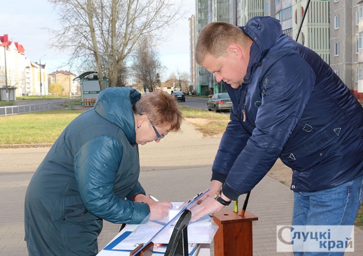 Предвыборные пикеты в поддержку выдвижения потенциальных кандидатов в Президенты Беларуси ежедневно проходят в Слуцке