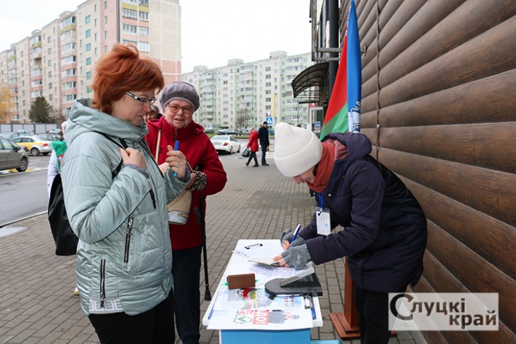 В Слуцке продолжаются пикеты в поддержку выдвижения потенциальных кандидатов в Президенты Беларуси