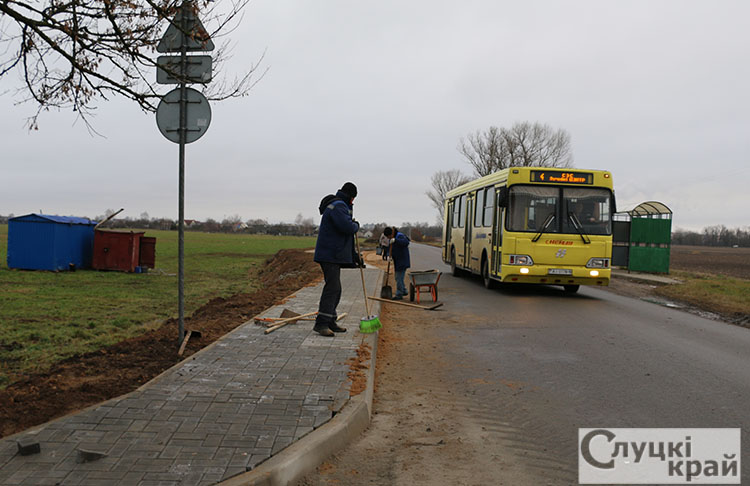 Остановочный пункт возле улицы Поселковой в Слуцке благоустраивают