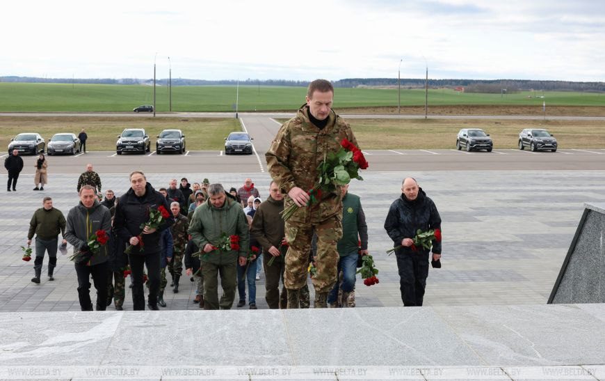 Премьер-министр и председатель Минского облисполкома работают на Кургане Славы