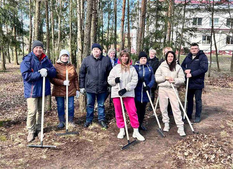 Слутчане активно участвуют в республиканском субботнике, в том числе на территории сельских советов
