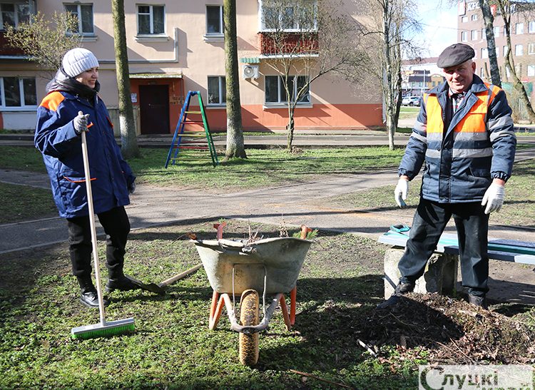 Активное участие в субботнике приняли работники КУП «Служба заказчика жилищно-коммунальных услуг Слуцкого района»