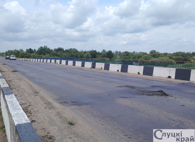 Дорожное покрытие на мосту в 11-м городке отремонтируют