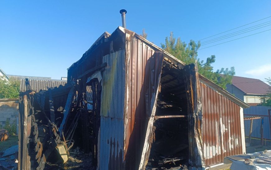 В Слуцке горела хозпостройка