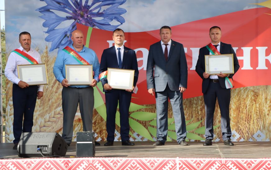 Раённыя Дажынкі прайшлі ў аграгарадку Вежы
