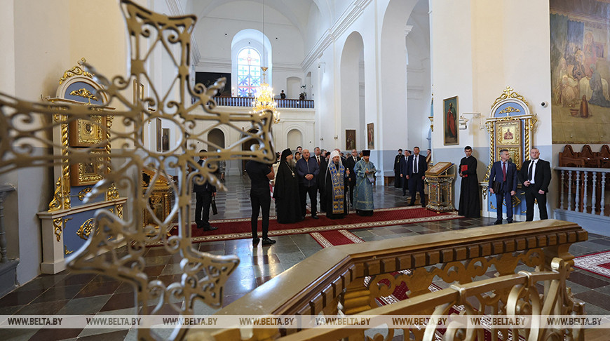 Лукашенко рассчитывает на помощь церкви в возрождении традиций толоки