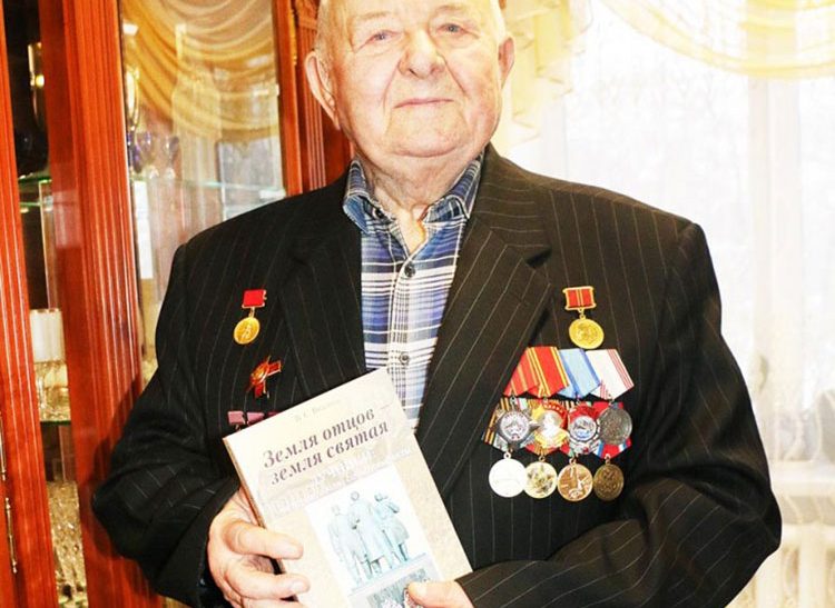 Со словами поздравлений с Днем города к слутчанам обращаются Почетные граждане Слуцкого района