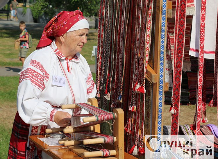 В Слуцке проходит праздник ремесел «Слуцкія паясы»