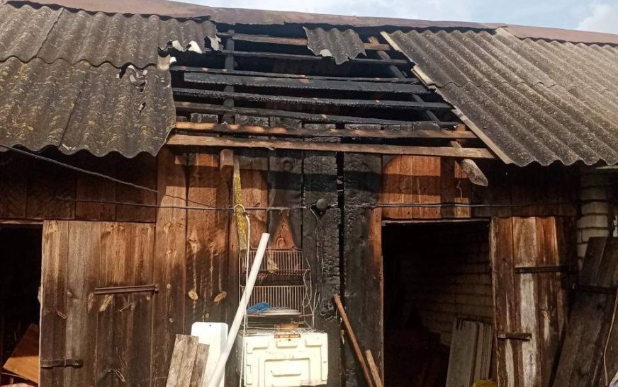 В Слуцком районе горела хозпостройка