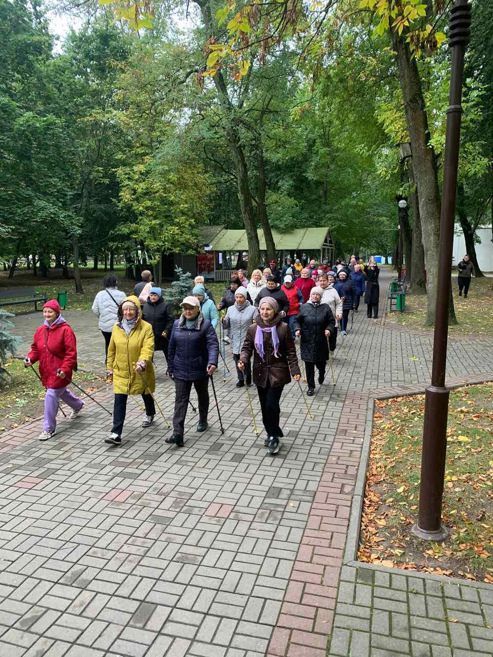 Слутчане приняли участие в республиканском марафоне людей старшего поколения по скандинавской ходьбе