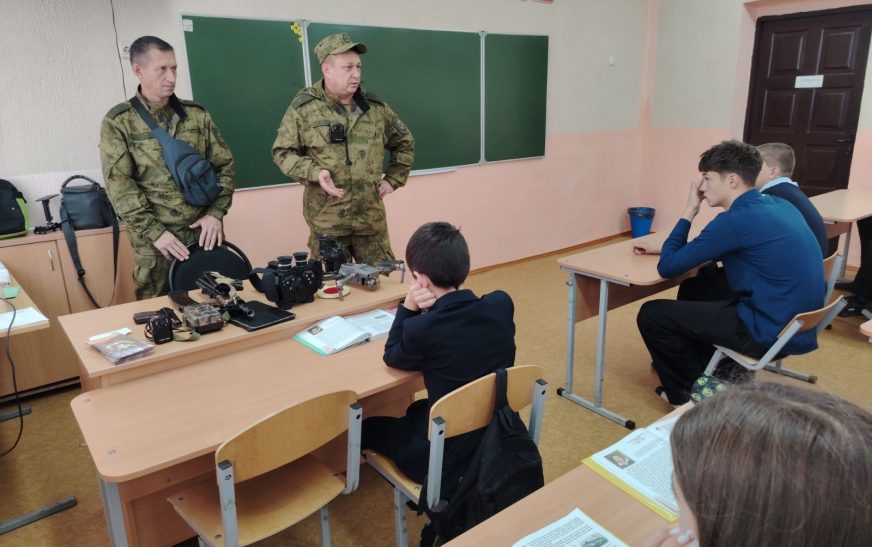Инспекторы рассказали школьникам как охранять природу